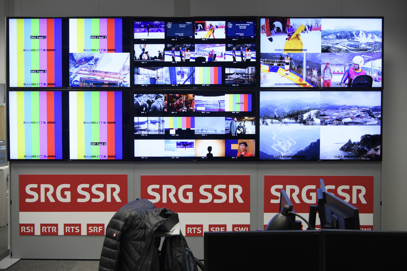 Diversi schermi video dei programmi della SSR.