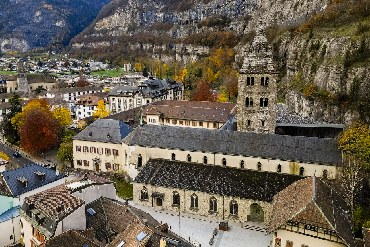 Vue aérienne de l abbaye de saint-maurice