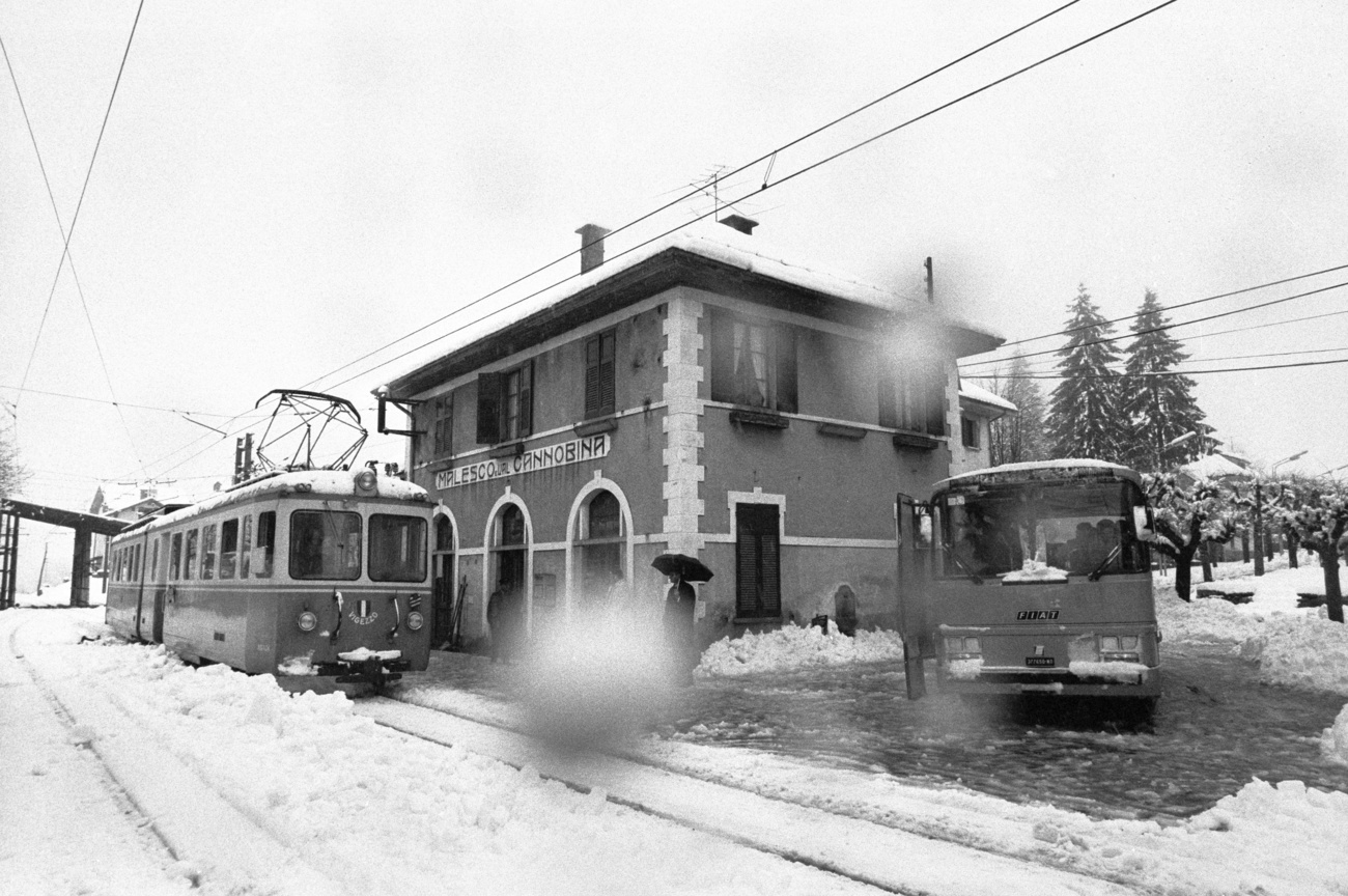 A train in deep snow on the Centovallina route
