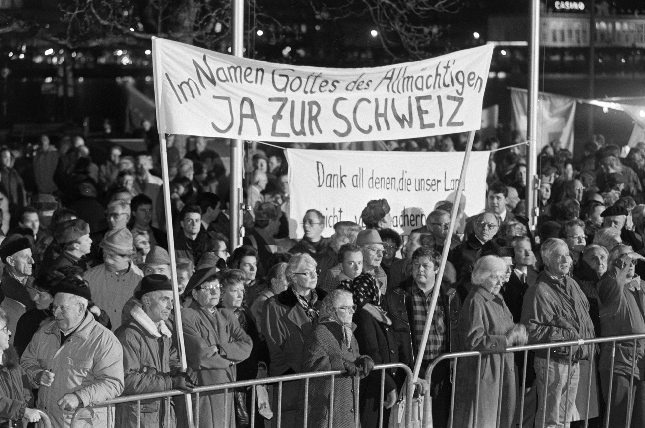 Crowd at the 1993 EEA referendum in Switzerland