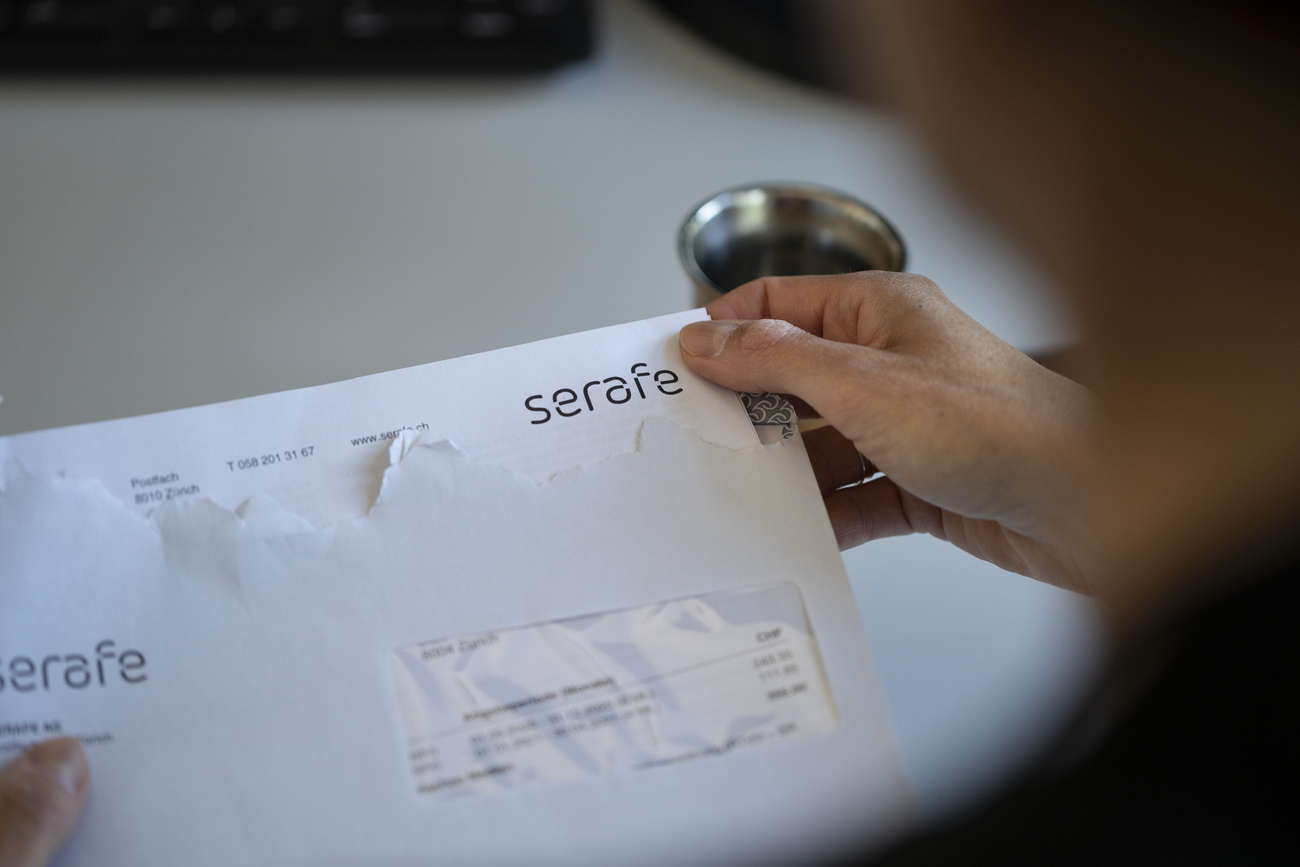 Une enveloppe de redevance radio-TV de l entreprise SERAFE