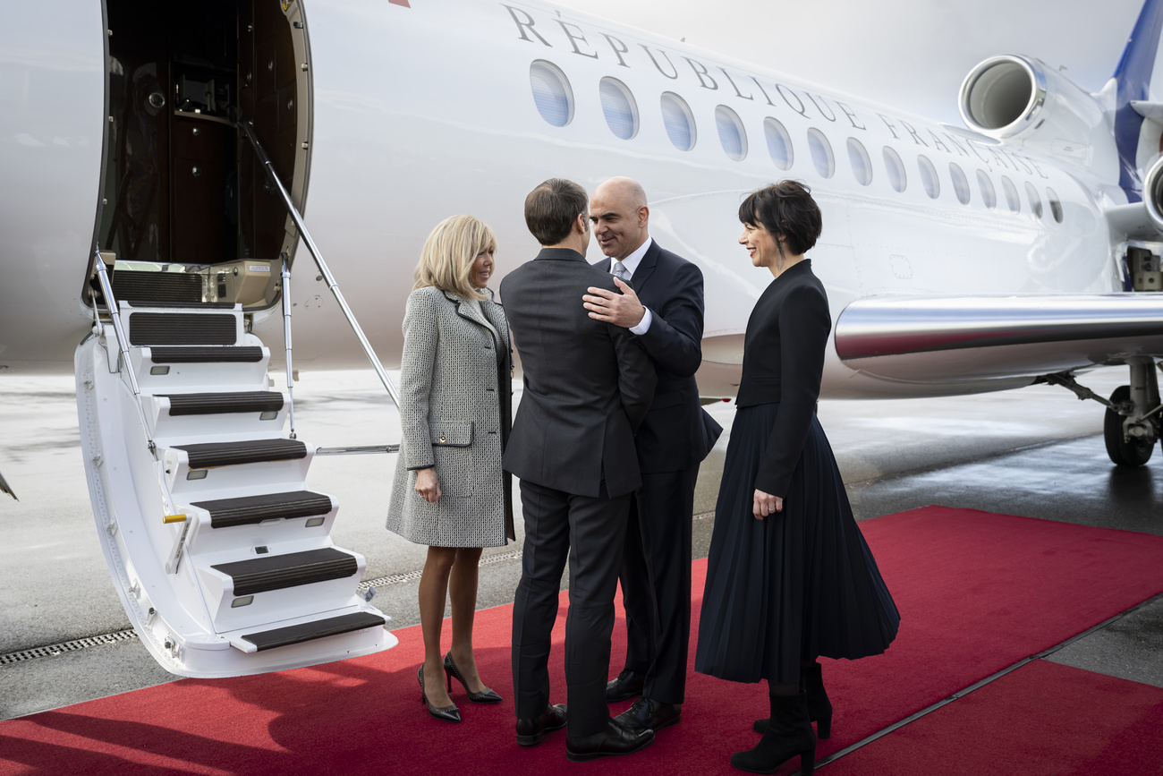 emmanuel macron and wife arriving at Bern airport