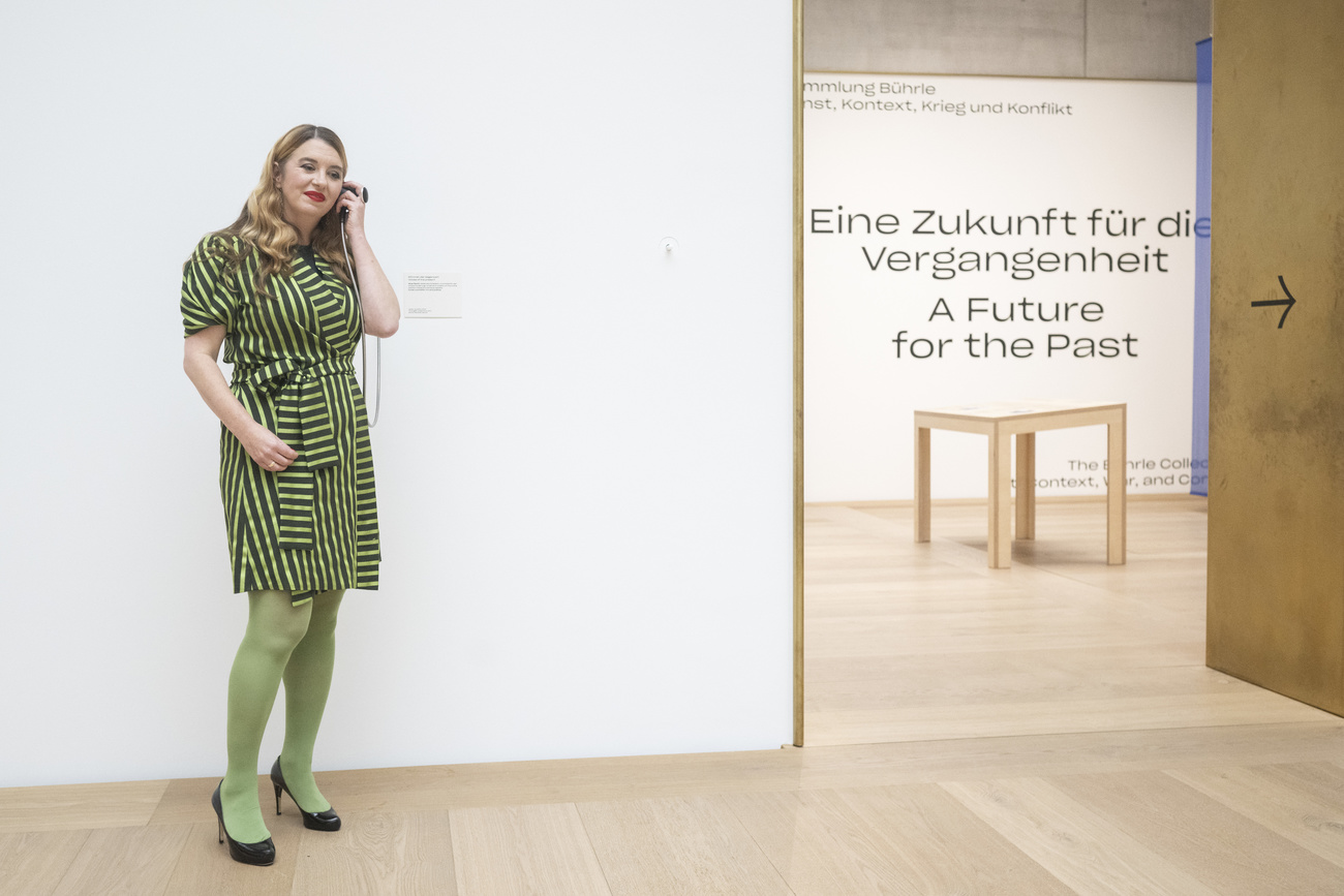 Ann Demeester am Eingang zur Ausstellung der Sammlung Bührle