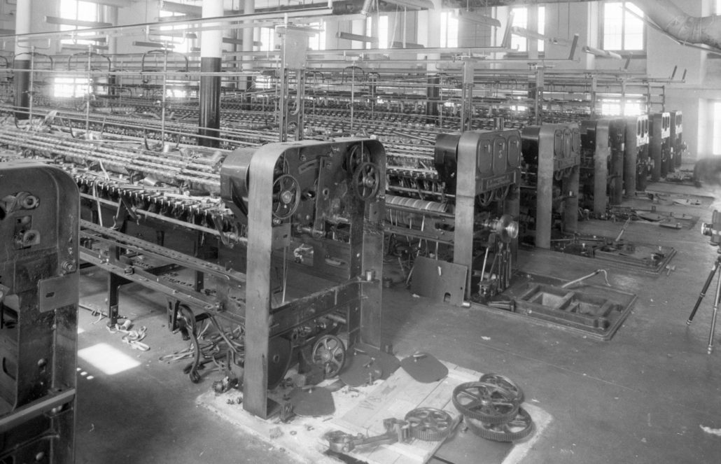 Leere Fabriksäle in einer ehemaligen Spinnerei