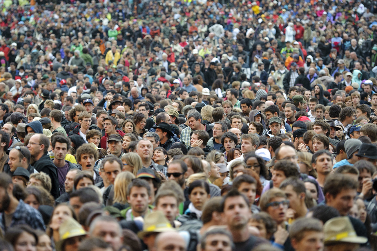 folla di persone