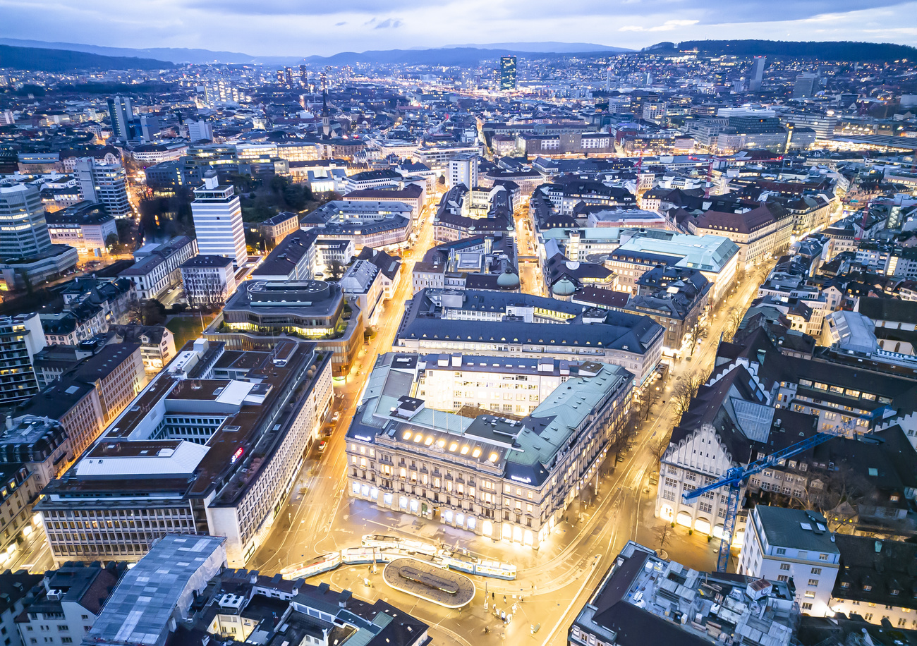 瑞士最大的城市苏黎世是瑞士的经济和金融重镇。