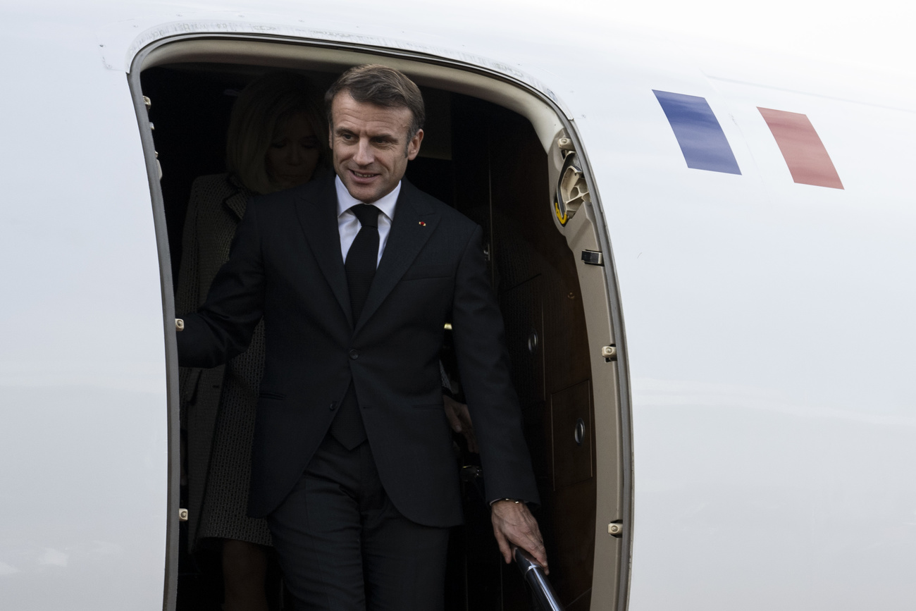 Emmanuel Macron steigt aus dem Jet