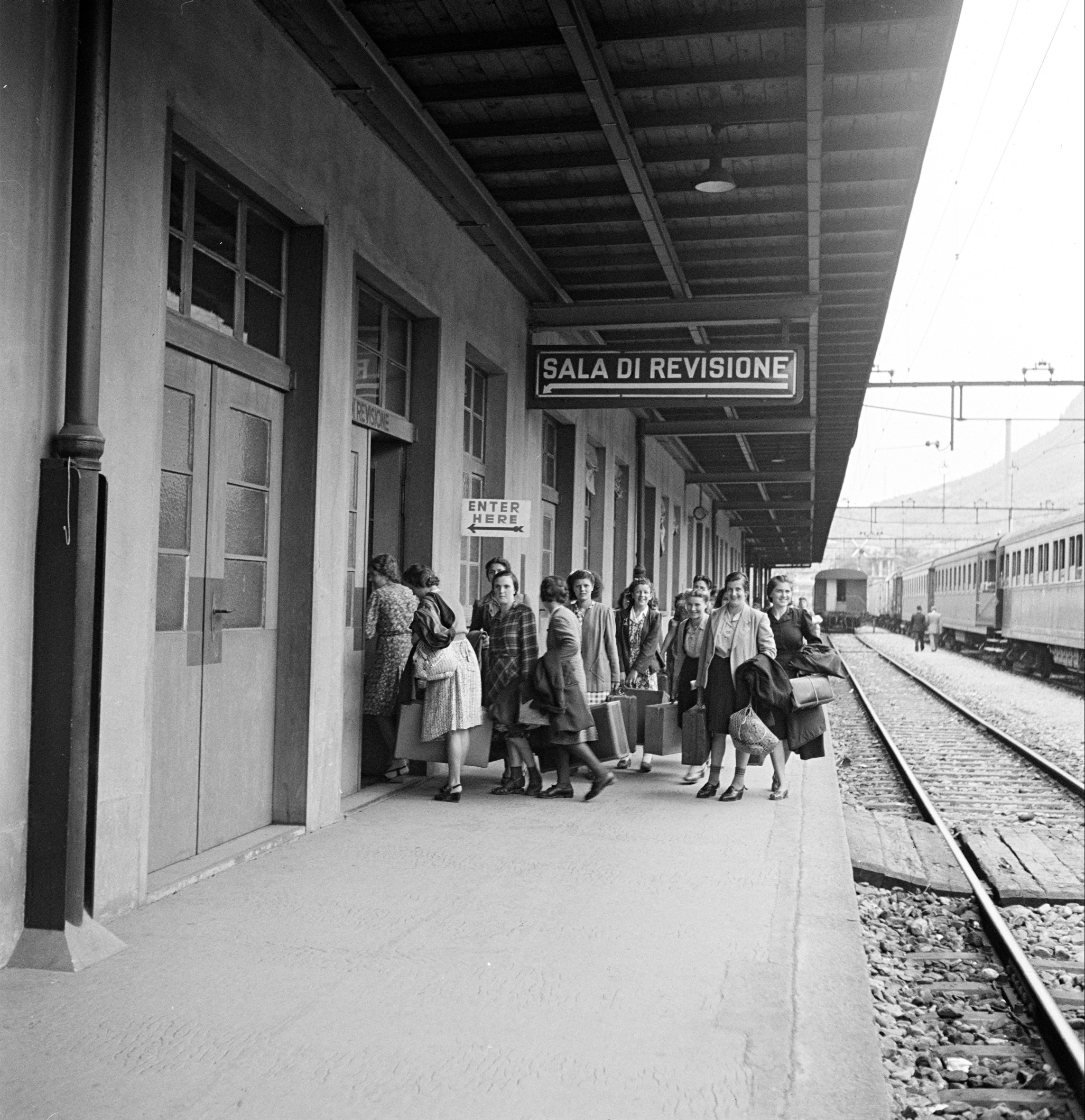 donne in stazione