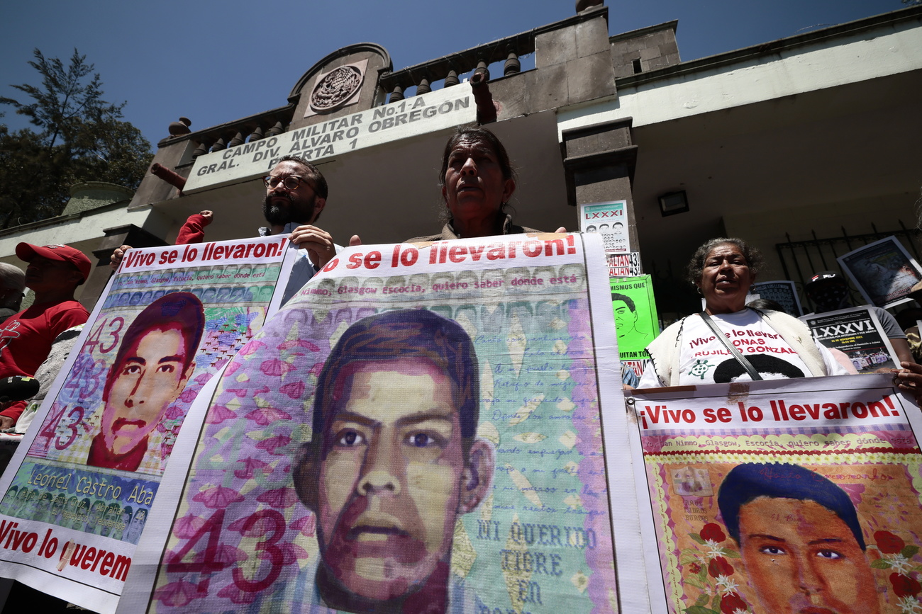 Eltern von verschwundenen Studierenden aus Ayotzinapa bei einer Mahnwache in Mexiko-Stadt