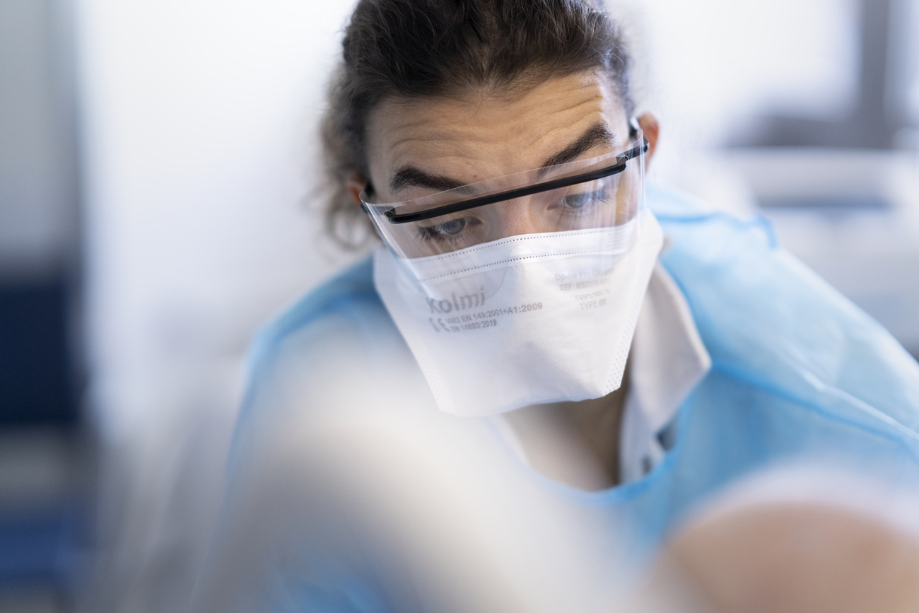 doctor wearing mask at CHUV in Lausanne.