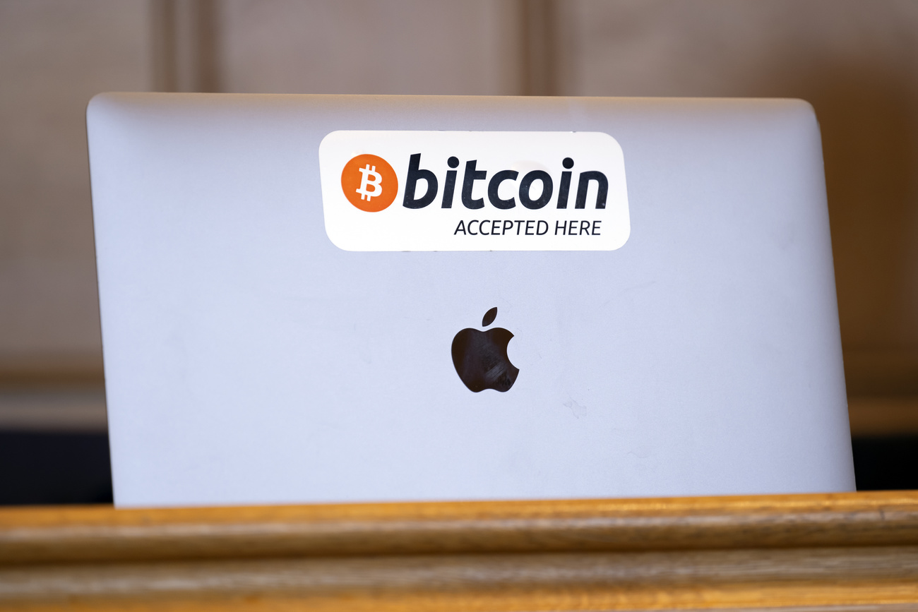 ビットコインのシールをつけたPC