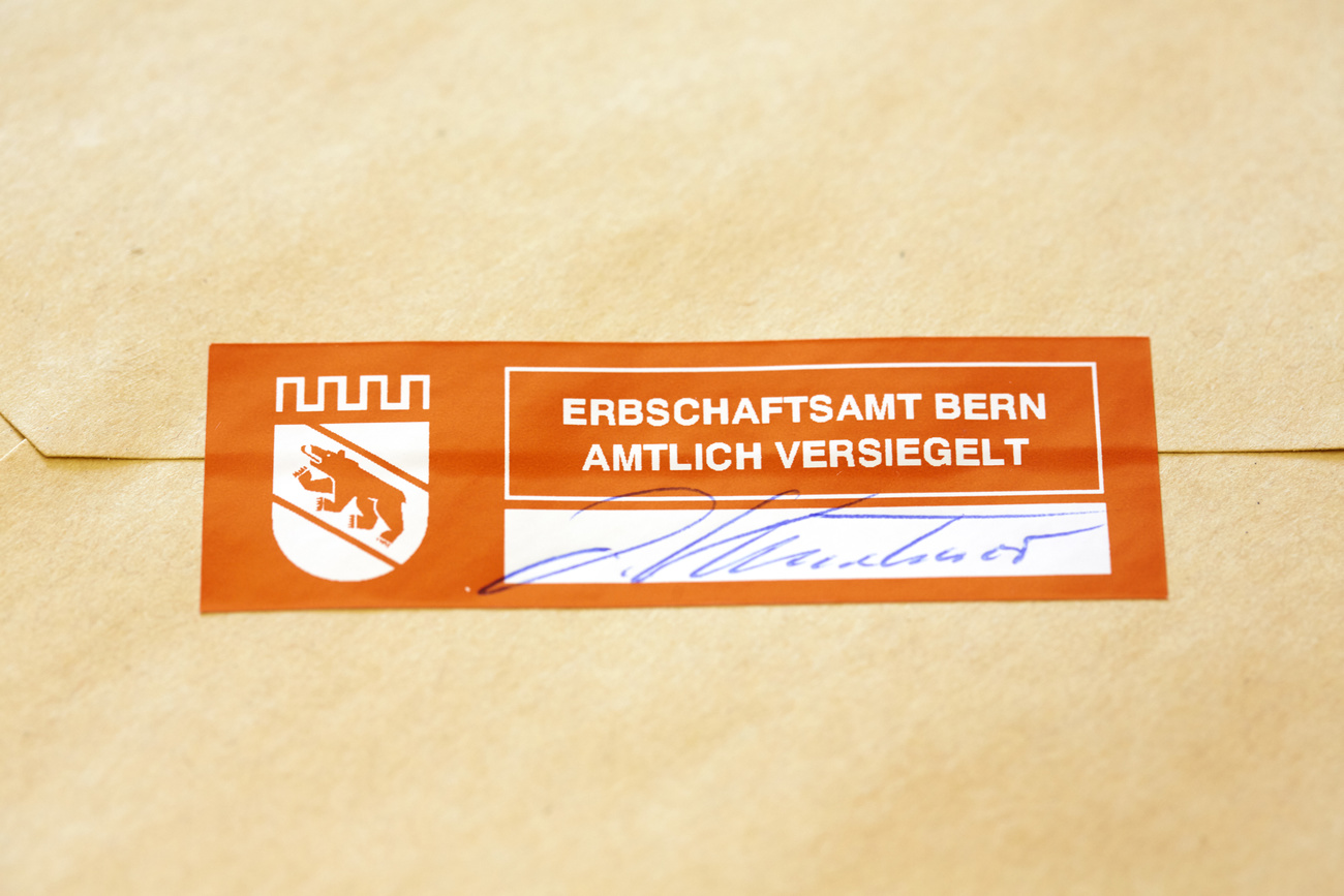 Una busta sigillata dall ufficio per le eredità della città di Berna.