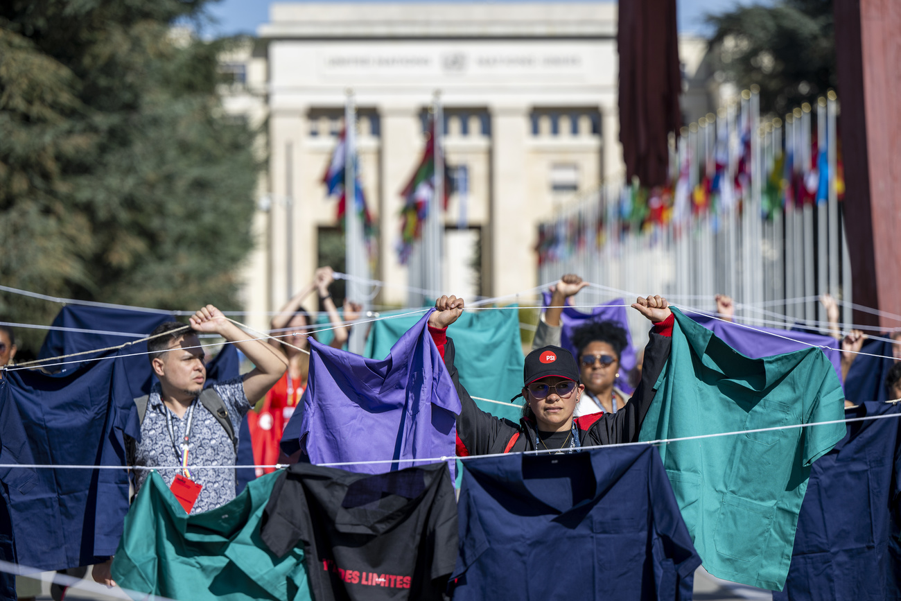 12 ottobre 2023, personale sanitario in protesta a Ginevra.