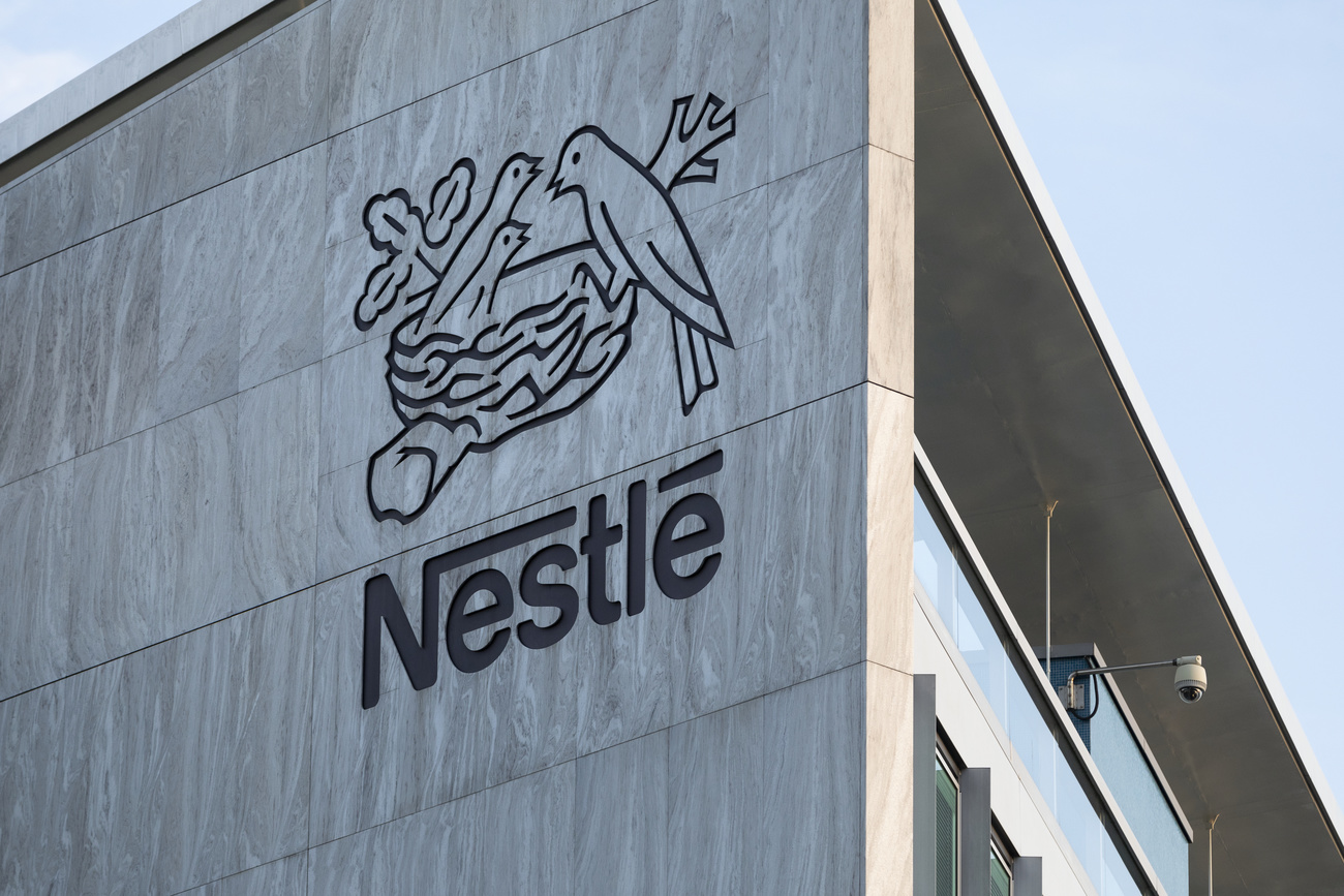 edificio con logo nestlé sulla facciata
