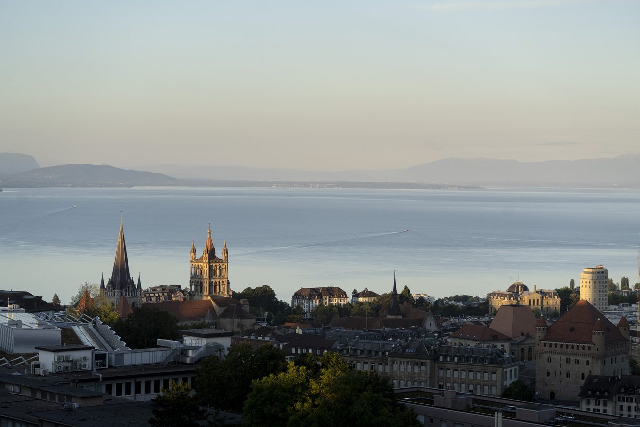 La cattedrale e il lago Lemano