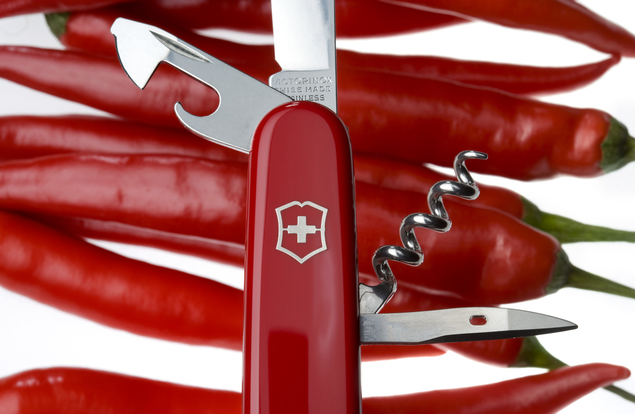Швейцарский армейский нож давно стал культом по всему миру, им можно не только точить карандаши.