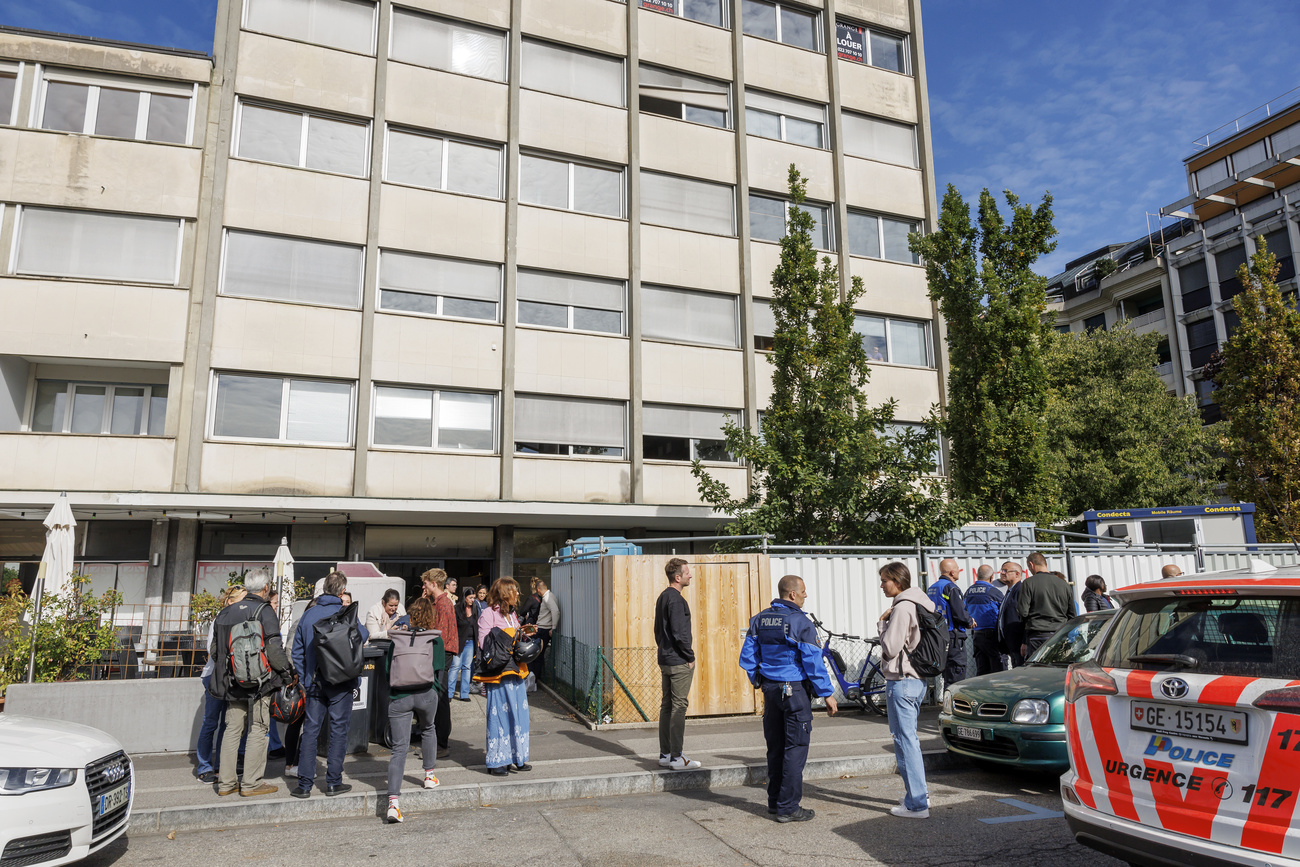 Nach einem Amokalarm an einer Genfer Schule.