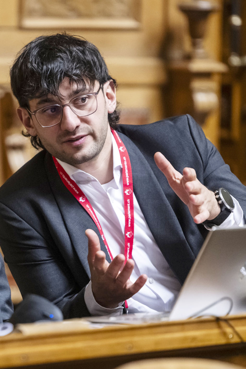 Hasan Candan diskutiert