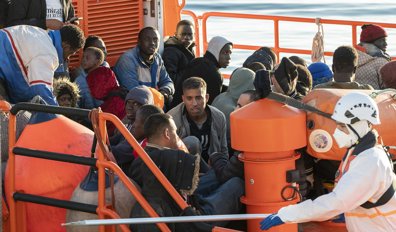 migranti su imbarcazione