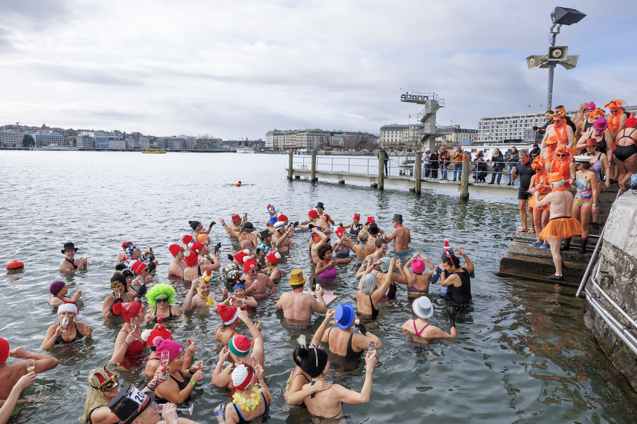 Badende im Genfersee an Neujahr