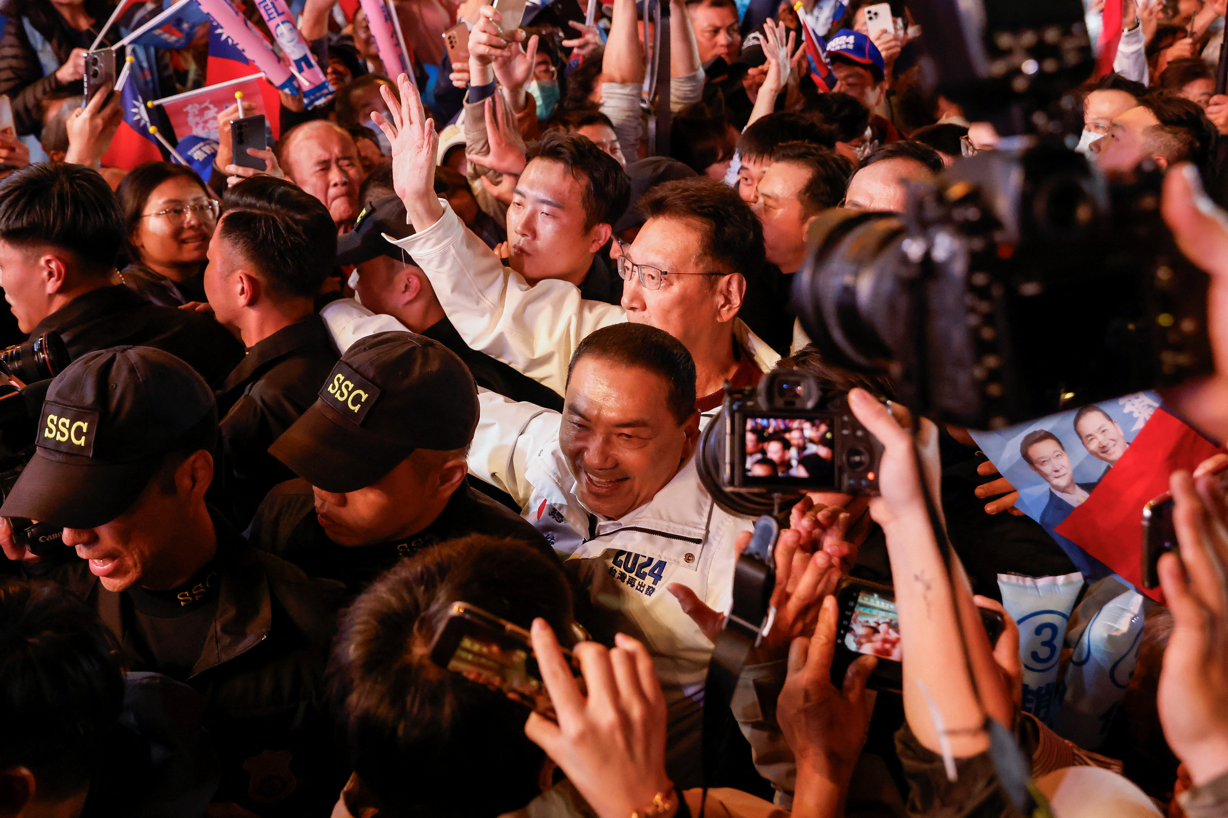 Taiwanese pack election rallies, China vows to 'smash independence ...
