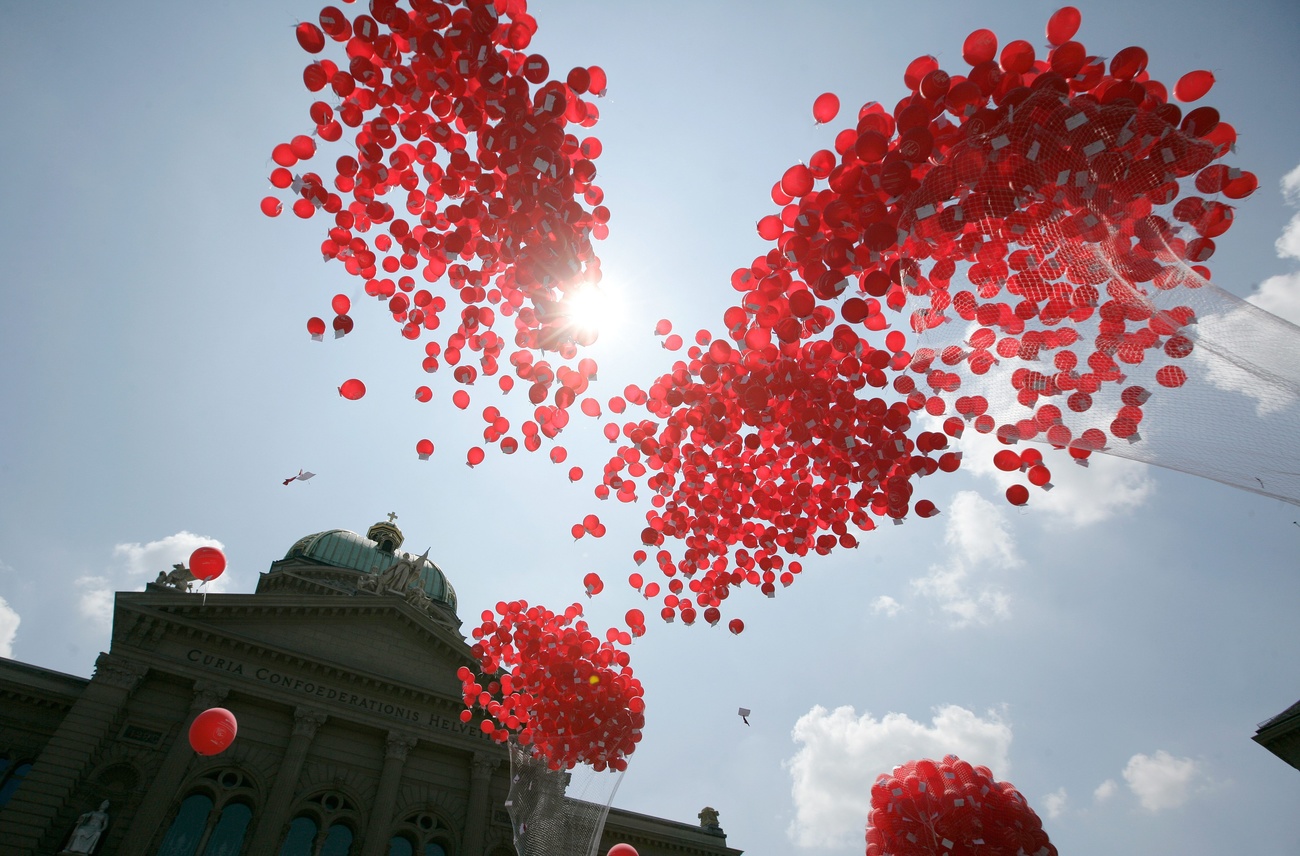 balloons in front of the Bundeshaus in Bern