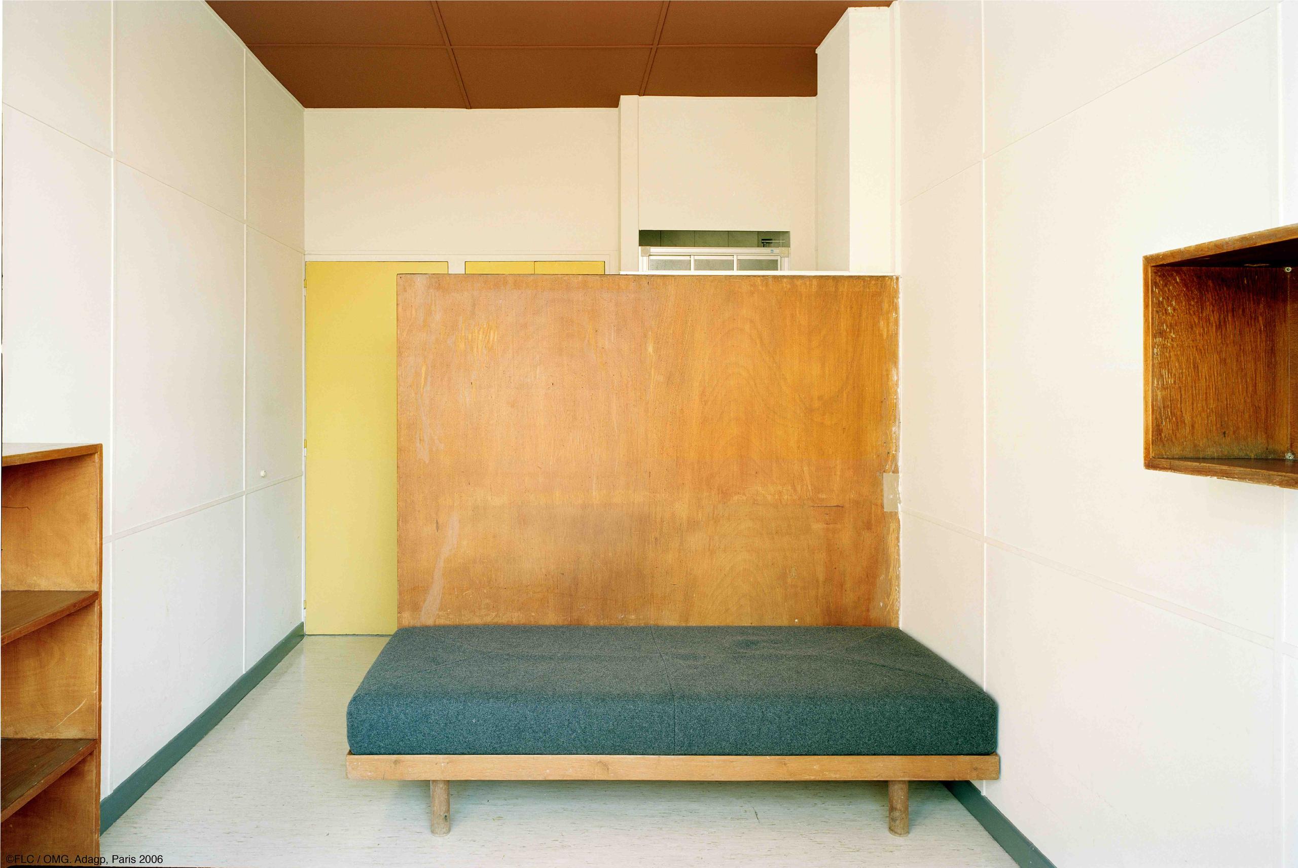 瑞士學生會館的展示間幾乎就是修道院房間的復刻。