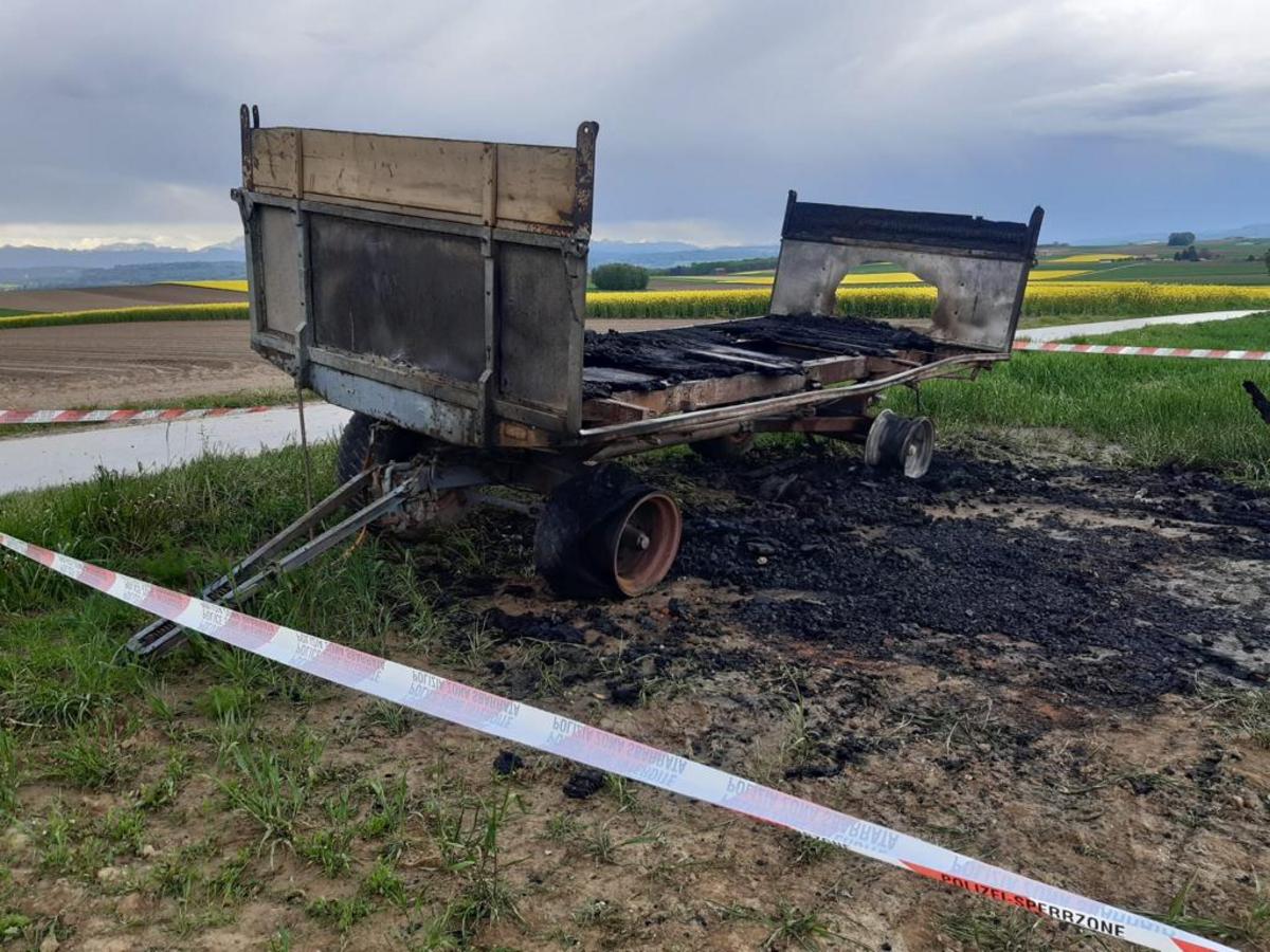 carro incendiato