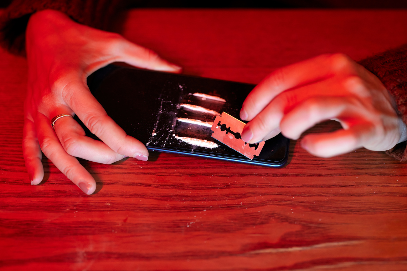 Une femme avec de la cocaïne