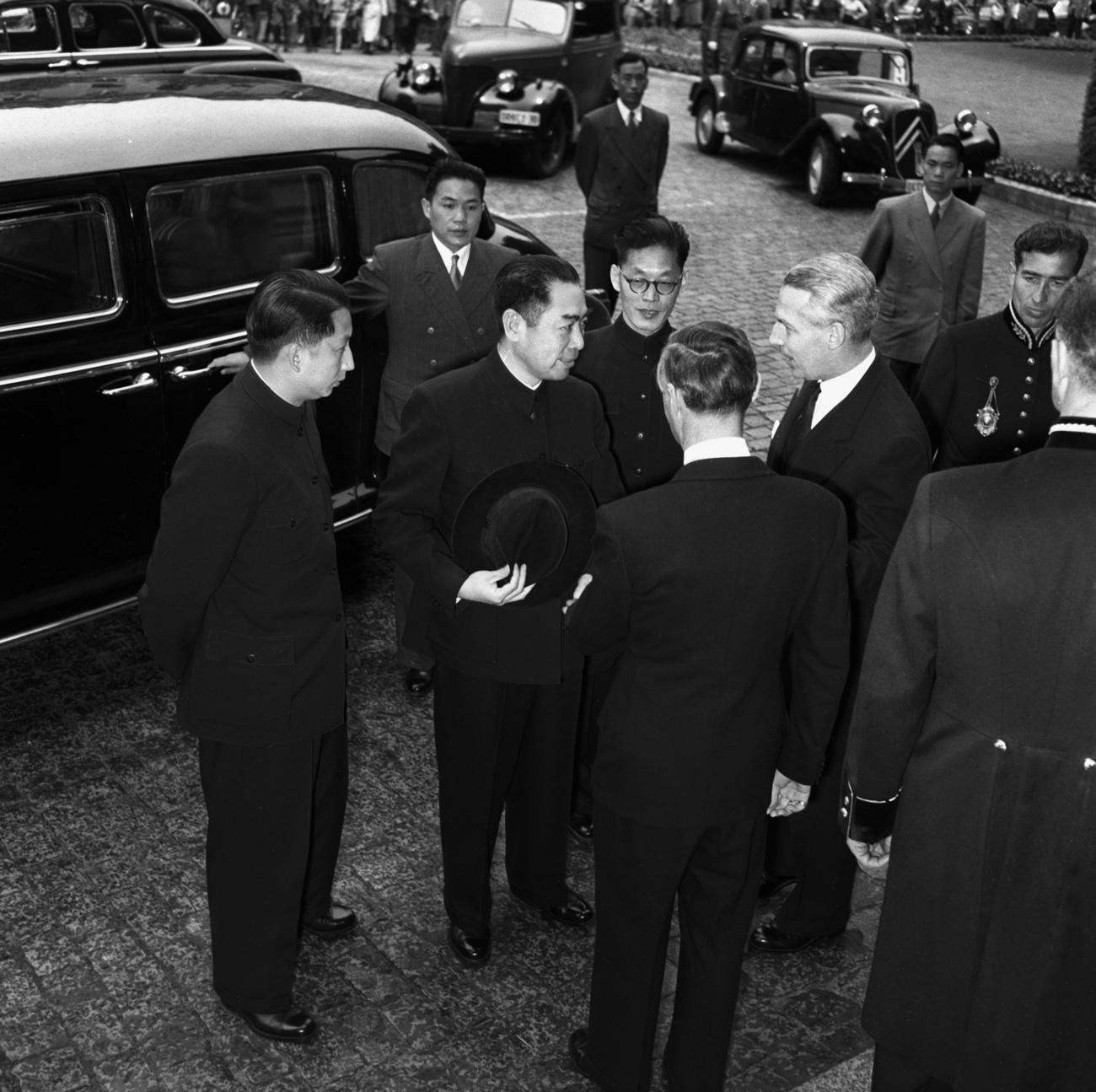 Des diplomates chinois discutent avec les autorités suisses en 1954