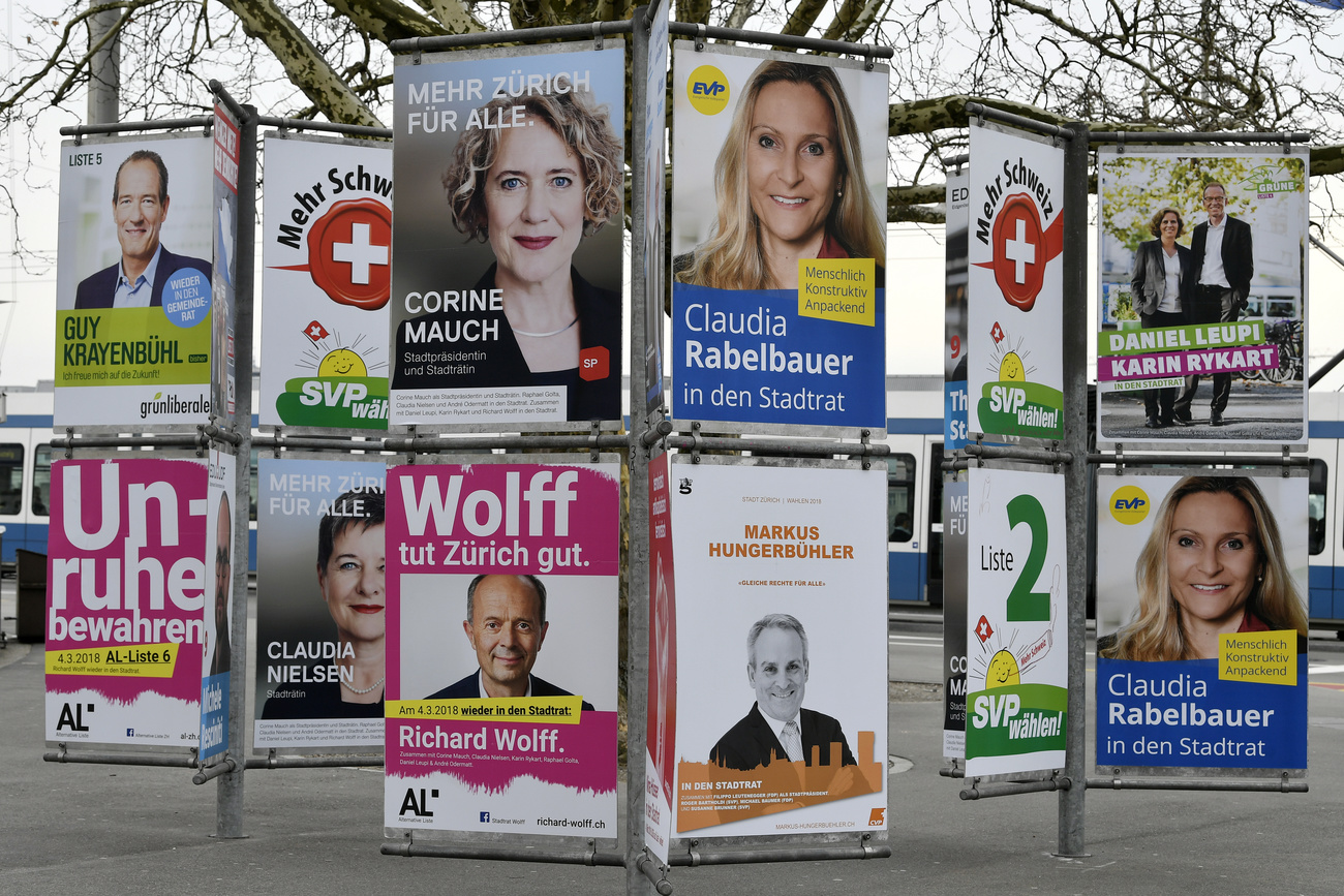 Des pancartes pour les élections au Grand Conseil du canton de Zurich, en février 2023
