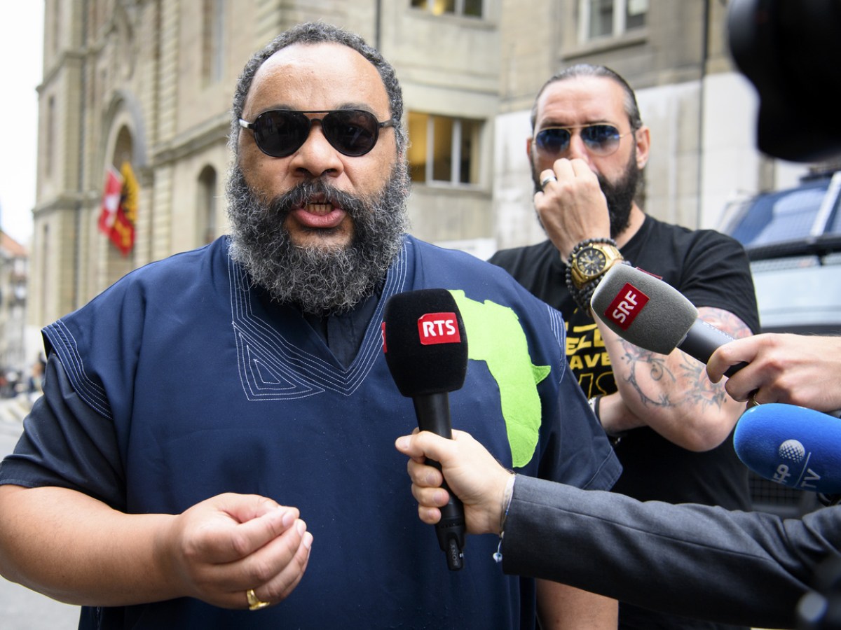 Swiss court sentences French comedian for anti-semitic ...