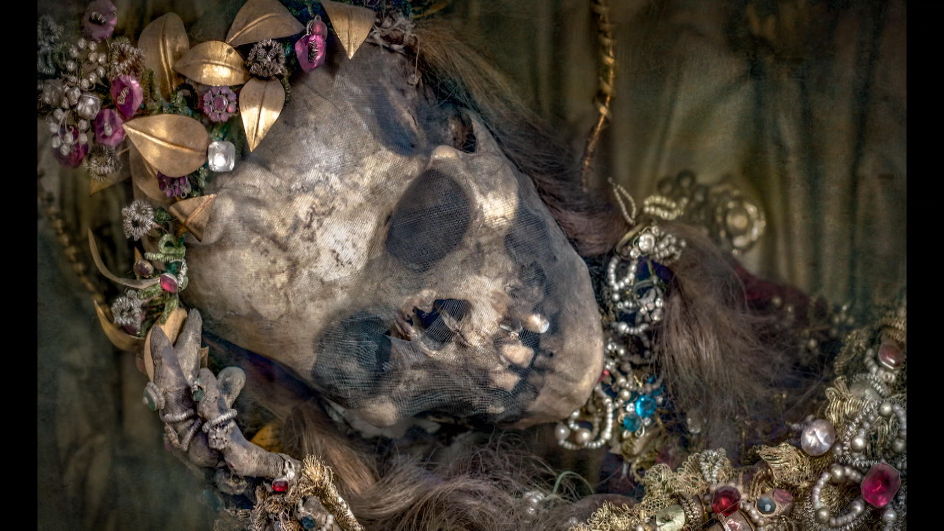 skeleton head dressed up