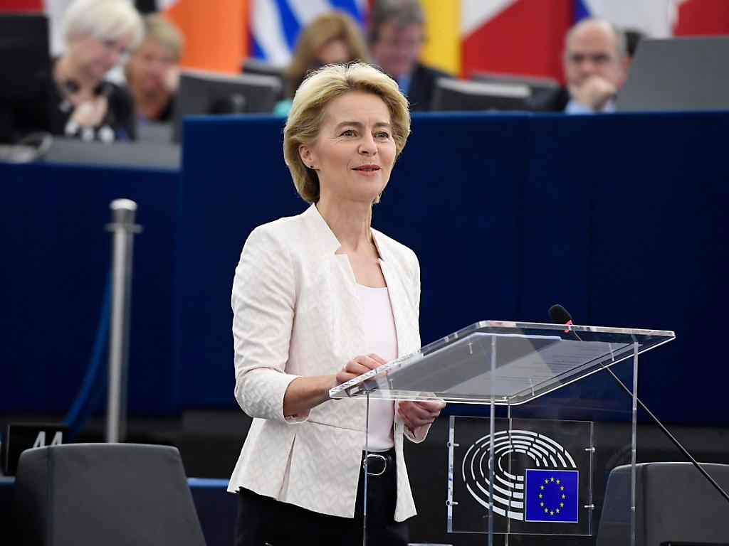 Une femme qui parle.