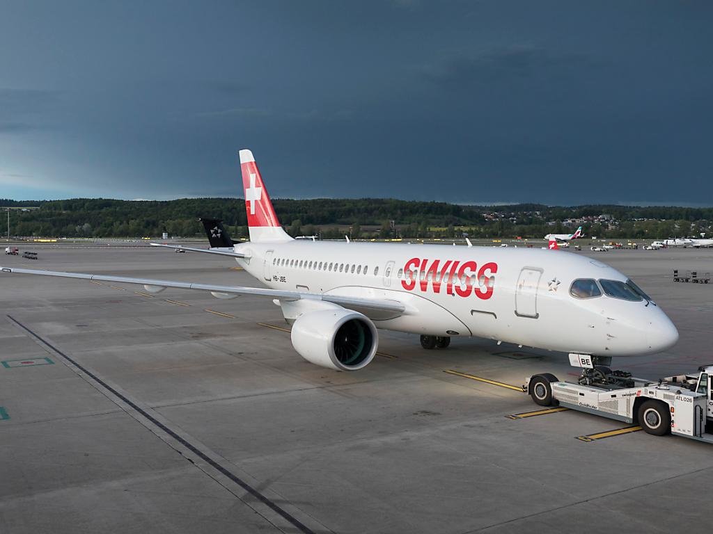 Avion de la compagnie Swiss au sol