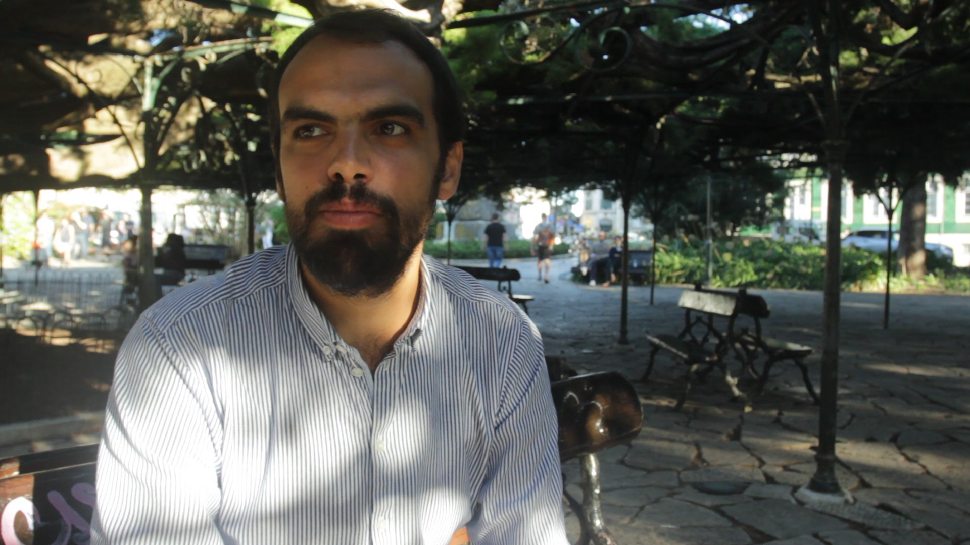 João Almeida num jardim de Lisboa