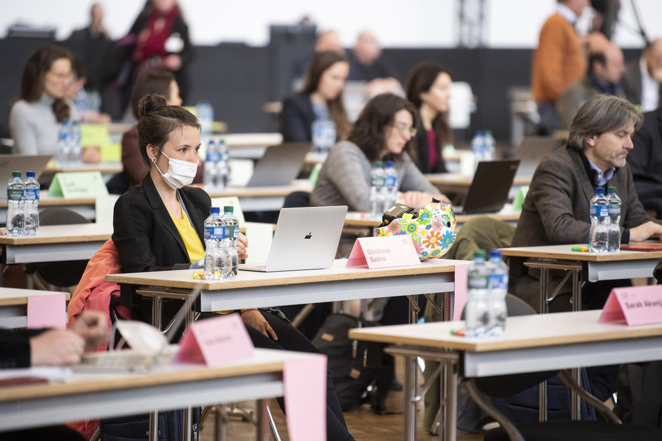 Sitzung Kantonsparlament Zürich mit Abstand und Mundschutz