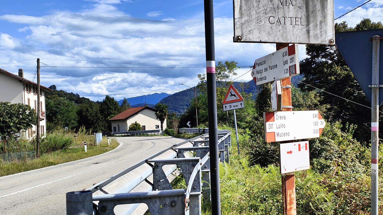 fotografia di un tratto di strada