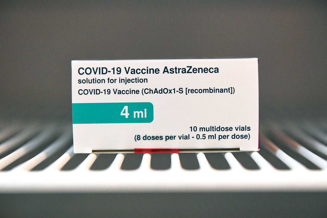 Une boîte de vaccins AstraZeneca