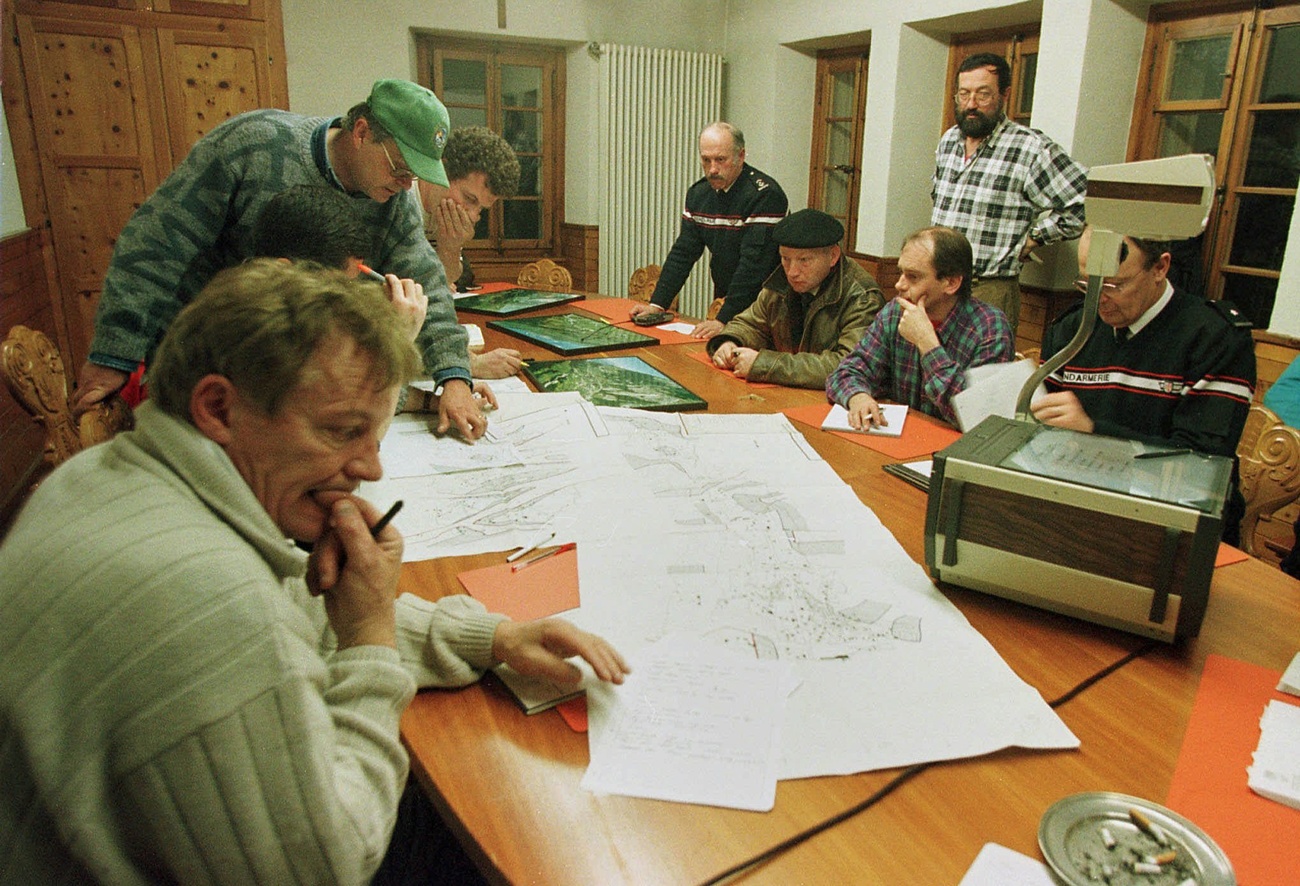 In February 1999 an estimated 300 damaging avalanches were prevented by avalanche barriers.
