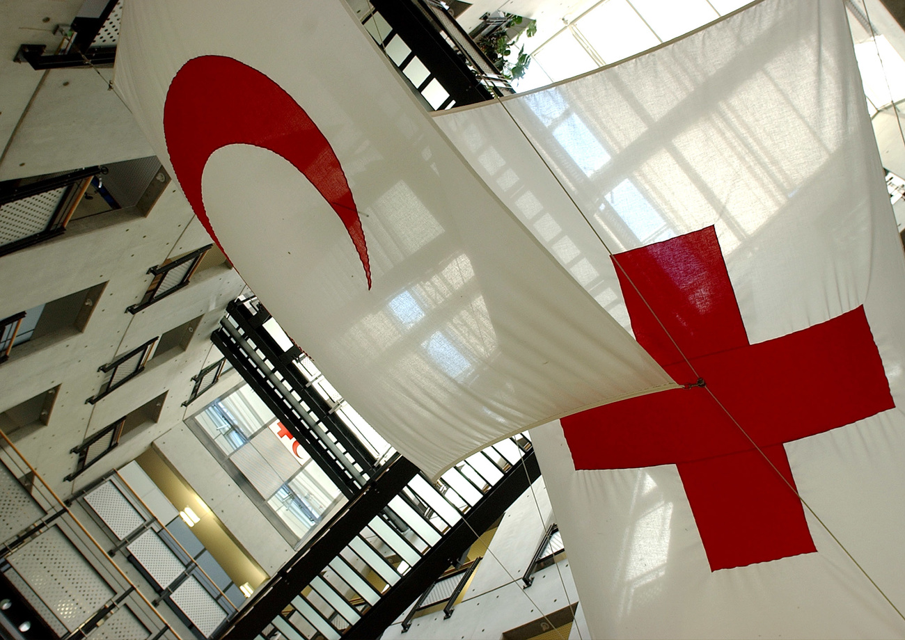 شعار الهلال الأحمر والصليب الأحمر