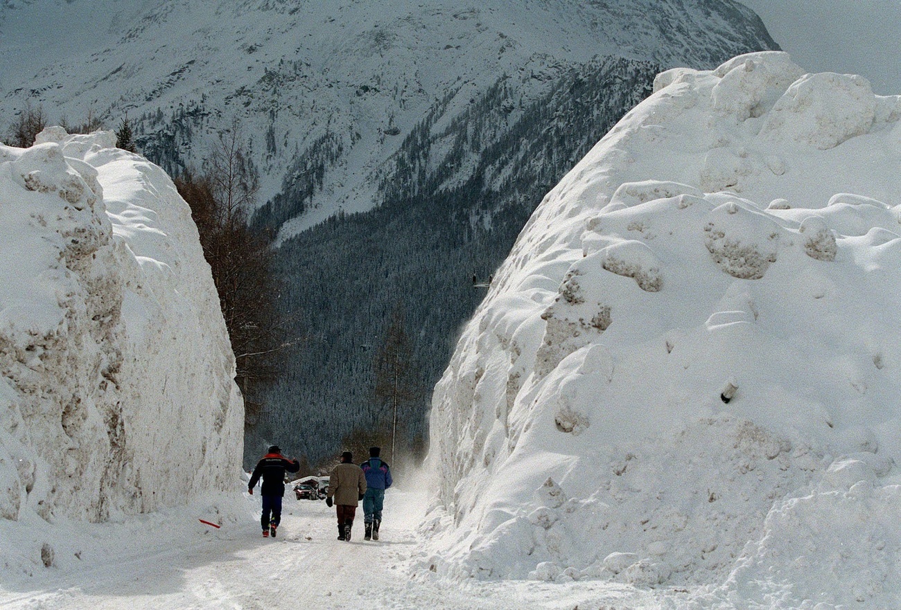 Winter of 1999: 1,200 avalanches in four weeks