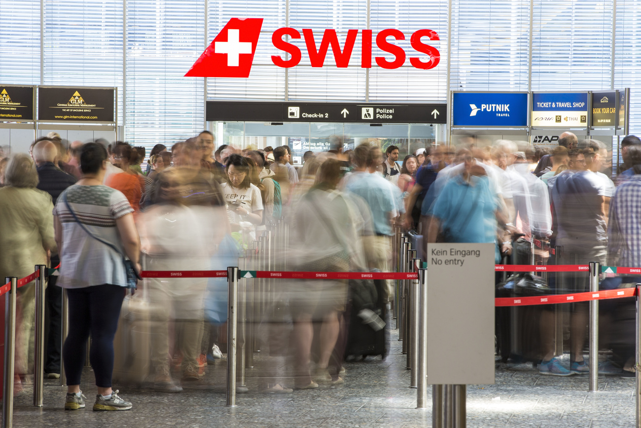 Foule à l aéroport de Zurich