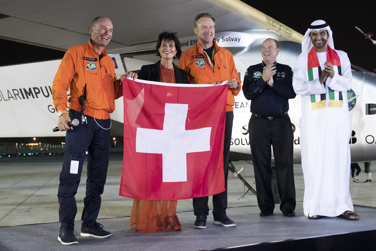 Picture of pilots and political leaders with Swiss flag
