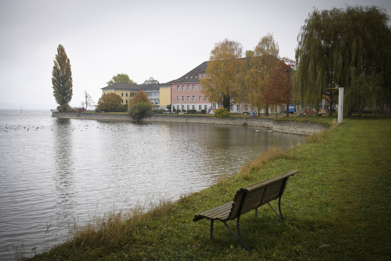 Blick auf Gebaeude der Psychiatrischen Klinik Münstesrlingen.
