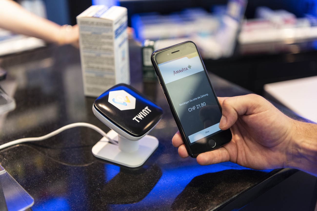 application Twint utilisée à une caisse