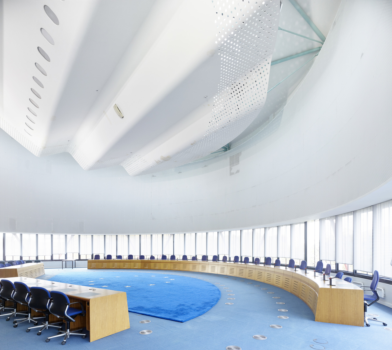 EUROPAEISCHER GERICHTSHOF FUER MENSCHENRECHTE, EGMR, EUROPAEISCHE MENSCHENRECHTSKONVENTION, EMRK, GERICHTSHOF, MENSCHENRECHTE, GERICHTSSAAL, STUHL, STUEHLE, RICHTER, RICHTERSTUHL, EUROPARAT,