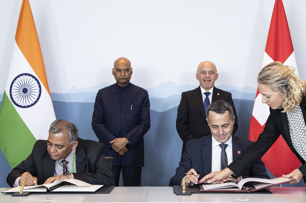 photo prise en 2019 de l ancien président indien Ram Nath Kovind avec Ignazio Cassis