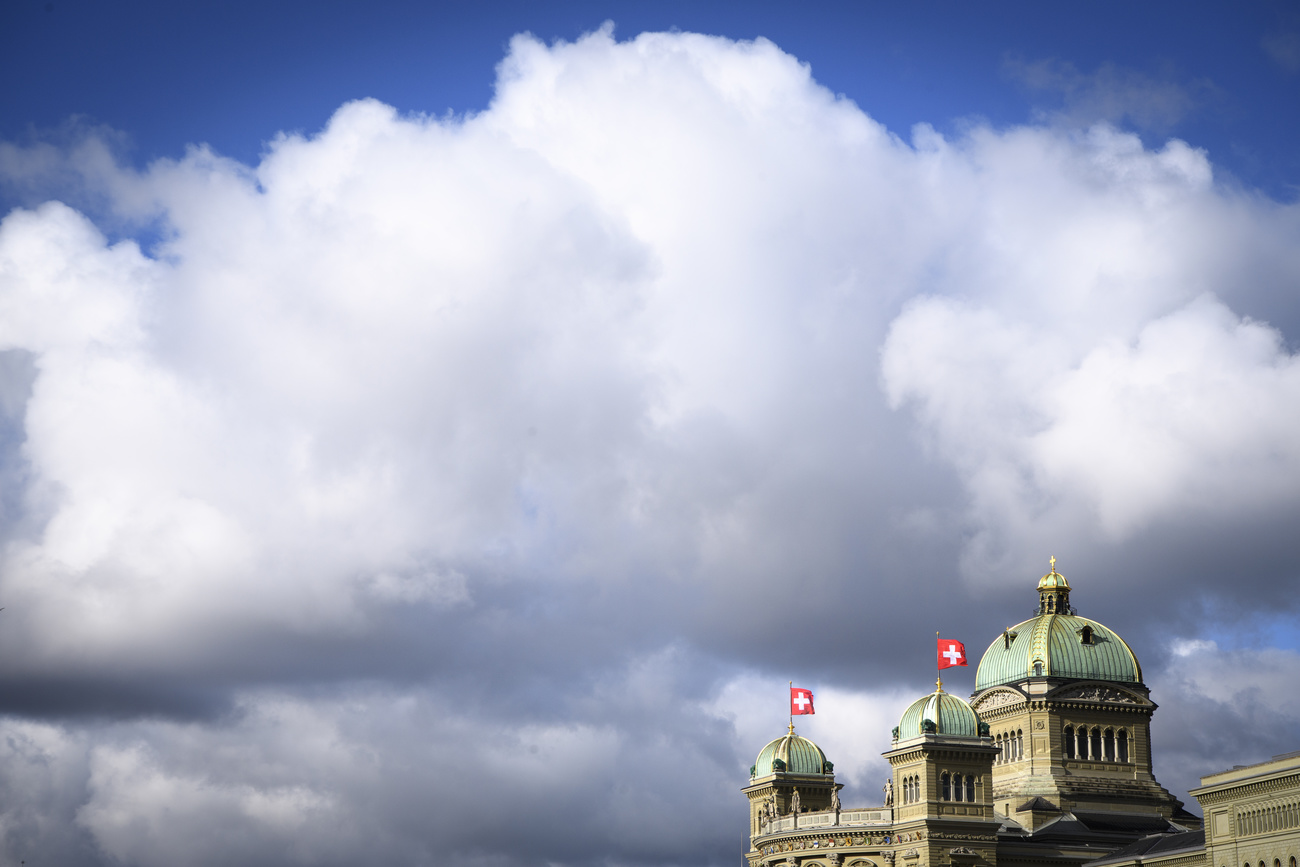 Bundeshauskuppel Wolkenhimmel