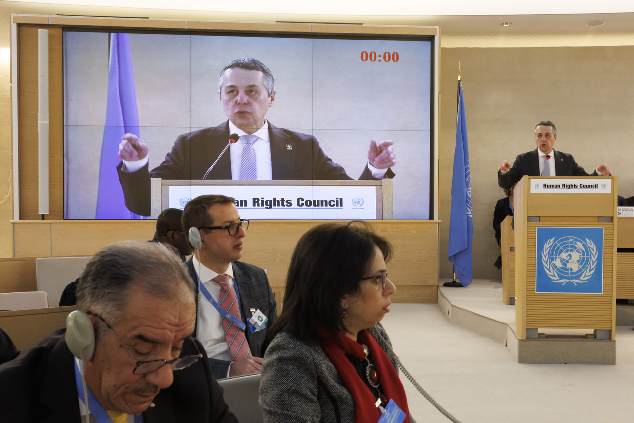 ジュネーブの国連人権理事会で演説するスイスのイグナツィオ・カシス外相